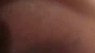 В киску тугой зрелой пумы вторгается молодой большой черный член